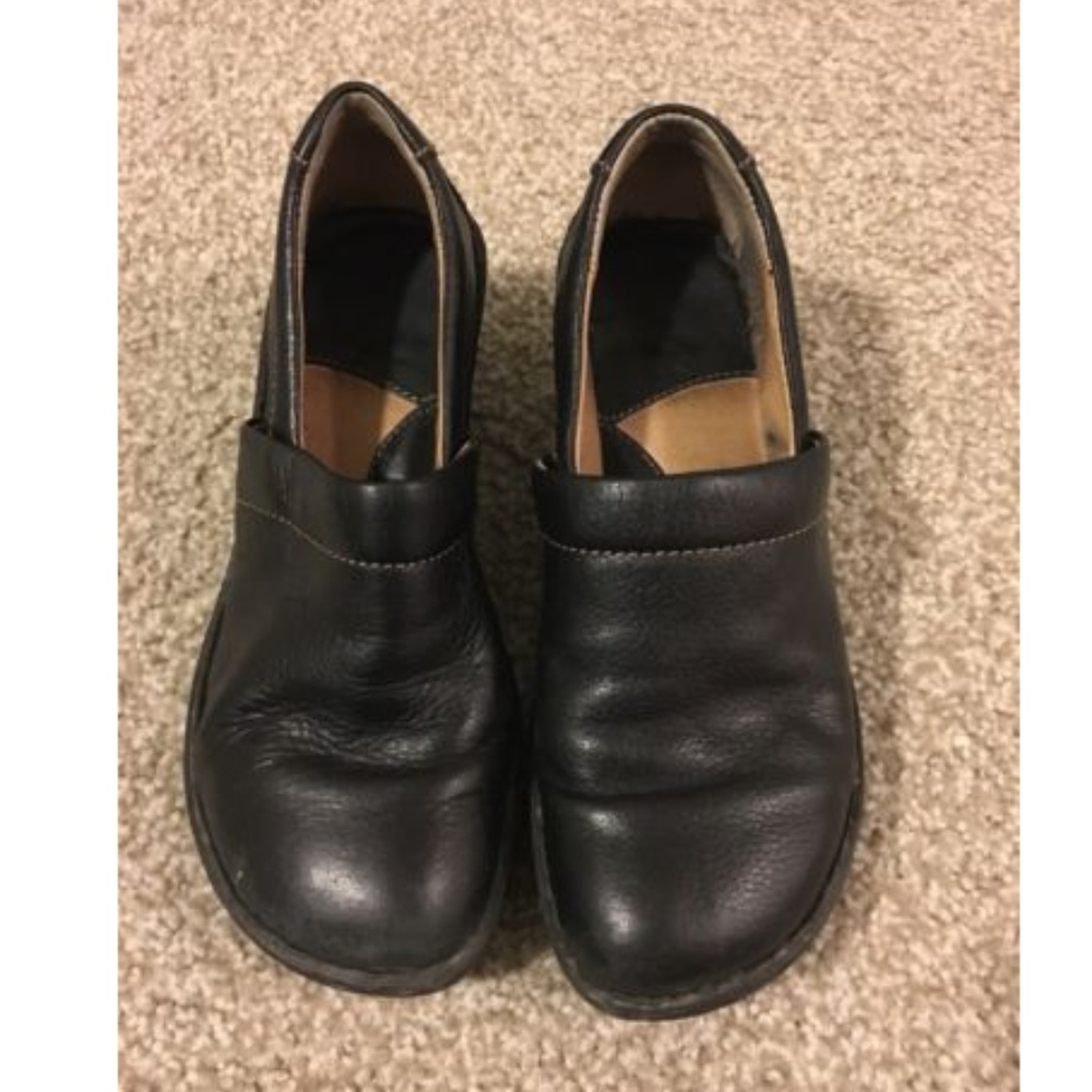 BORN Black Leather Slip On Mules Clogs 7 38